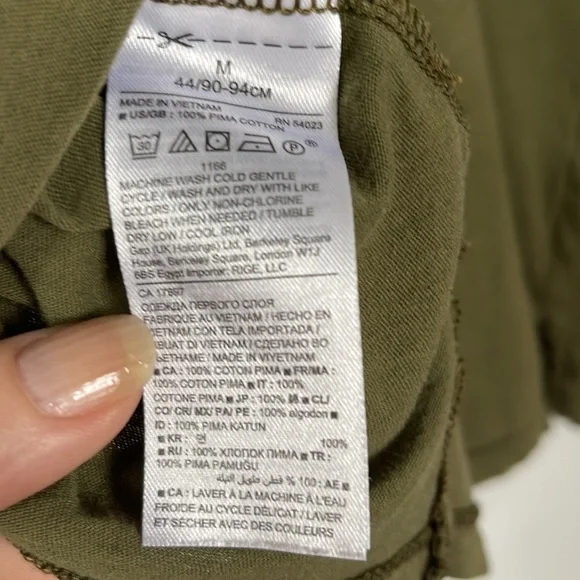 BANANA REPUBLIC light weight olive tshirt with pocket, sz med - Picture 4 of 4